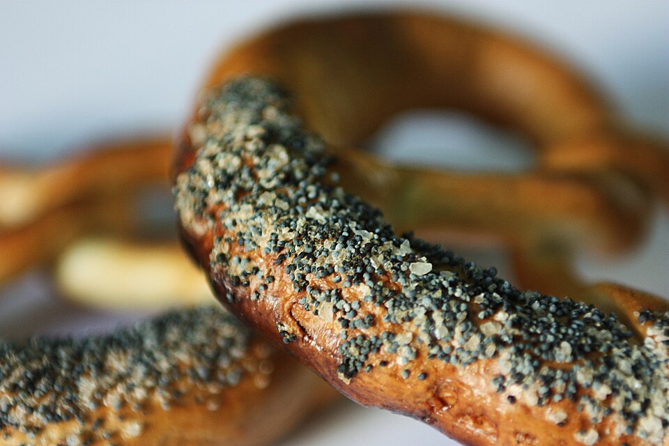 Covrigi: simili ai pretzel, un cibo popolare in Romania.