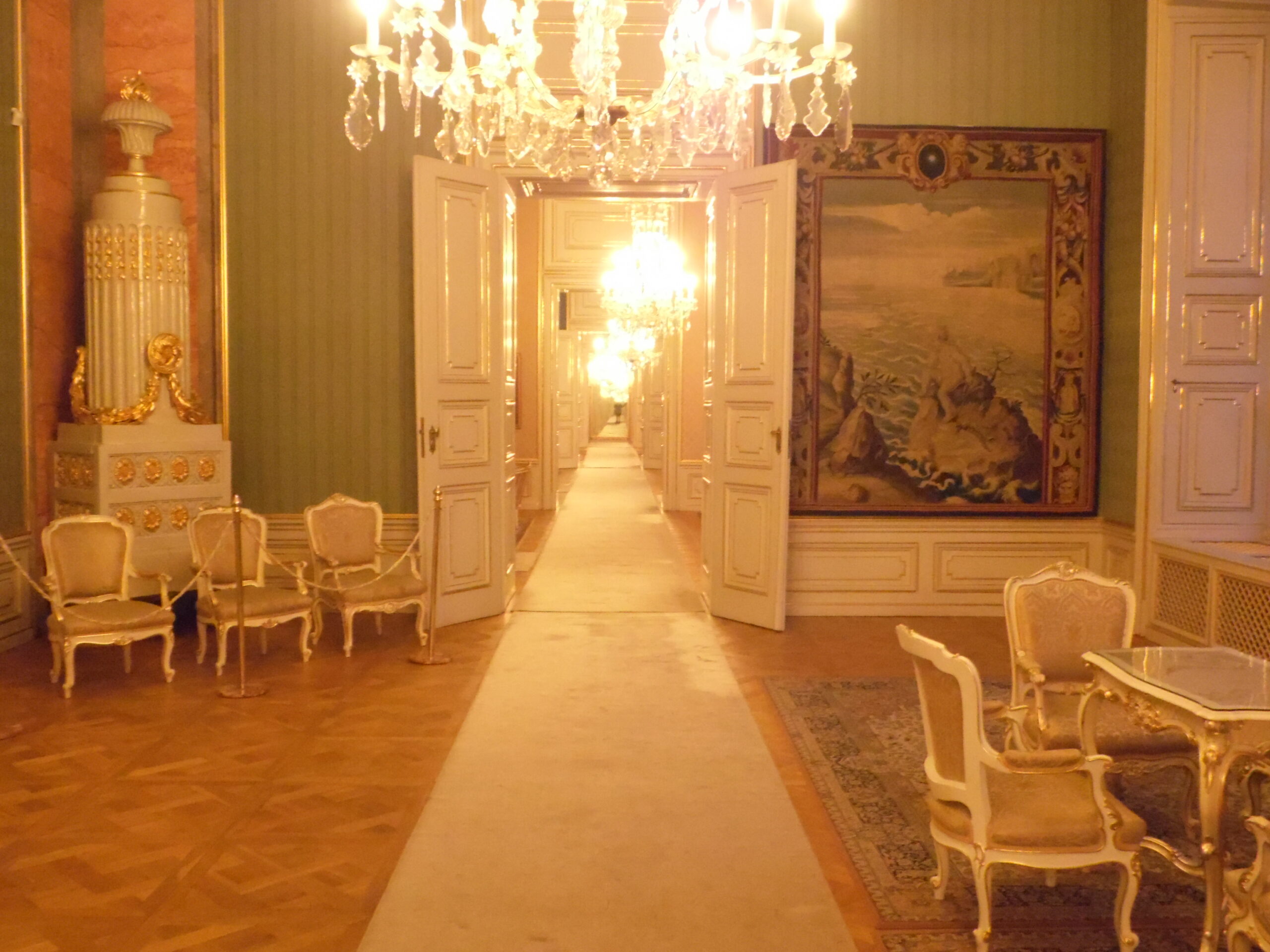 La Sala degli Specchi del Palazzo Primaziale
