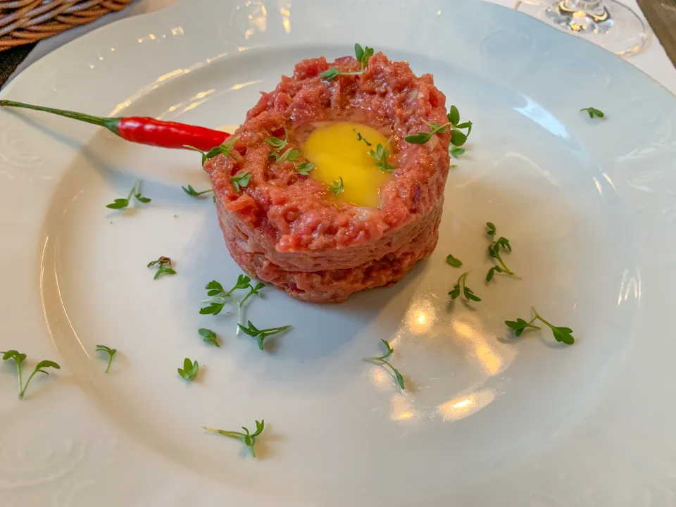Piatto gourmet presentato in un ristorante di Bratislava