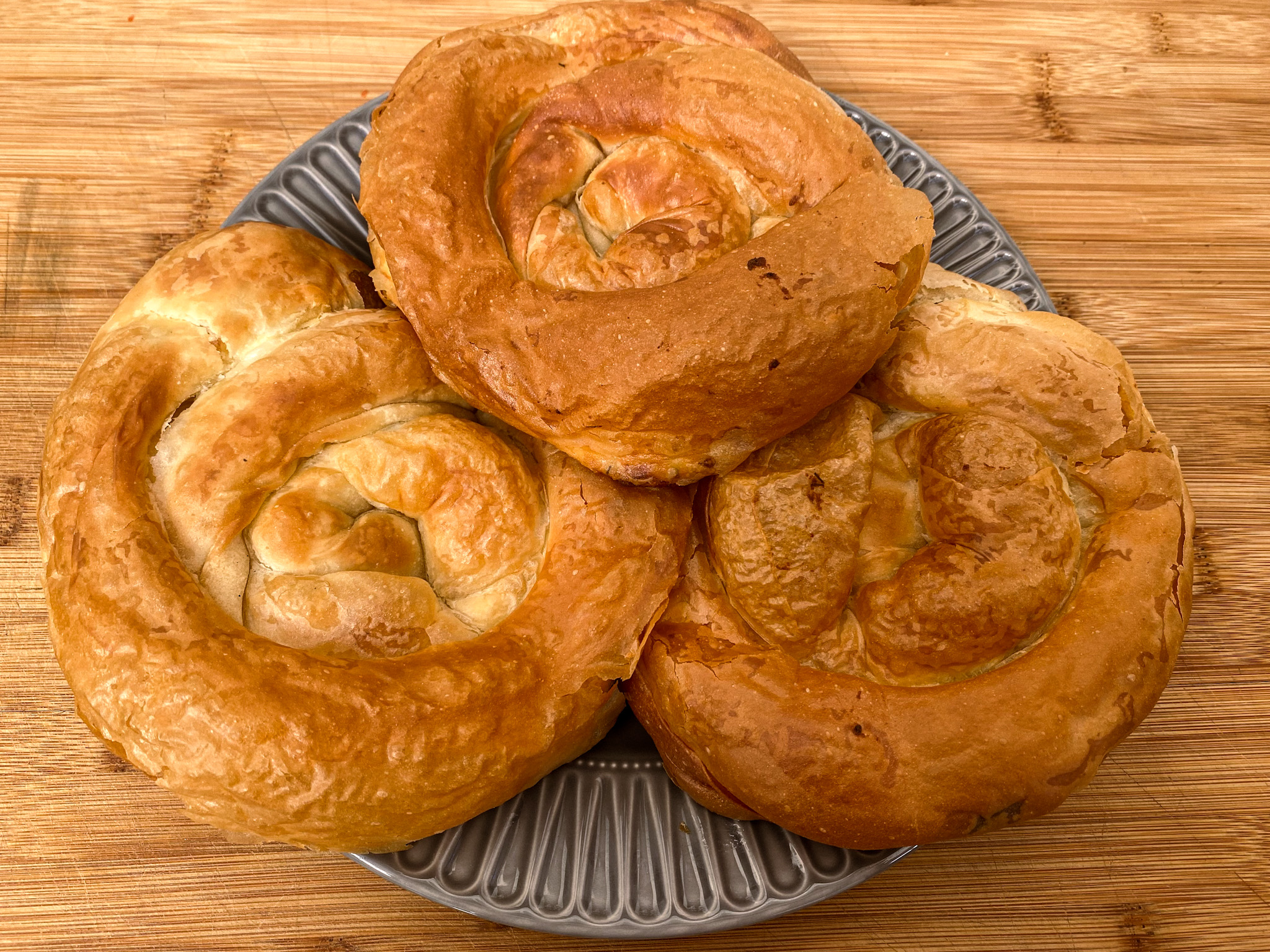 Placinte: fagottini di pasta sfoglia, sia dolci che salati.