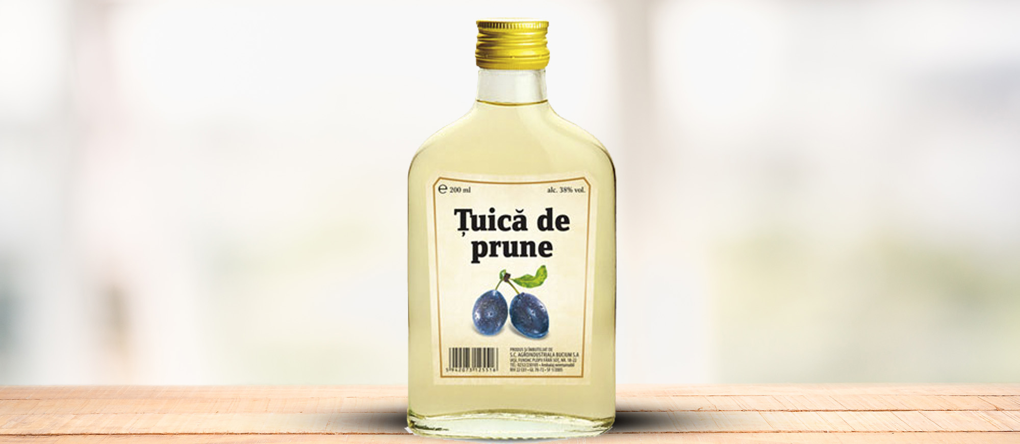 Tuica: liquore di prugne, tipico della Romania.
